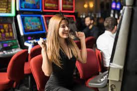 Tangkapan layar aplikasi mobile america toto menampilkan dashboard pasar Liga 1 dan permainan live dealer